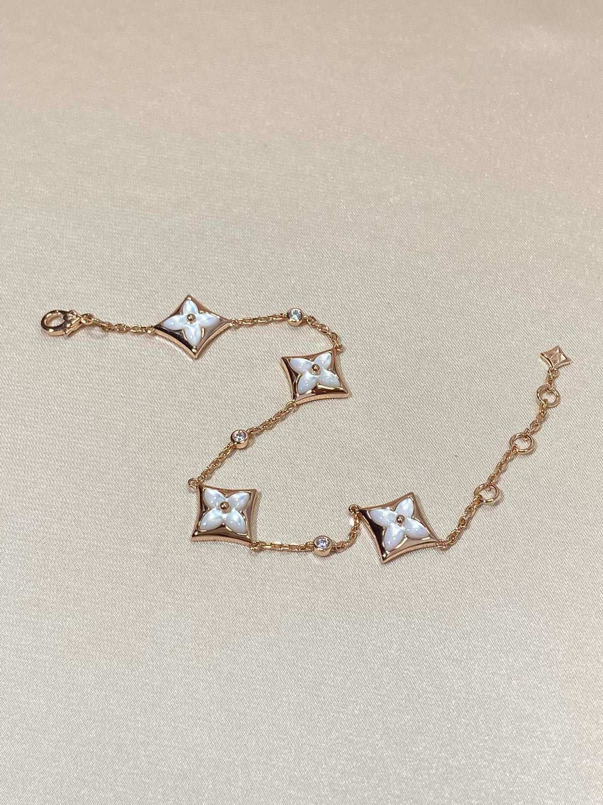 ??MIRA?¡¥STAR 4 MOTIF MOP DIAMOND PINK GOLD BRACELET