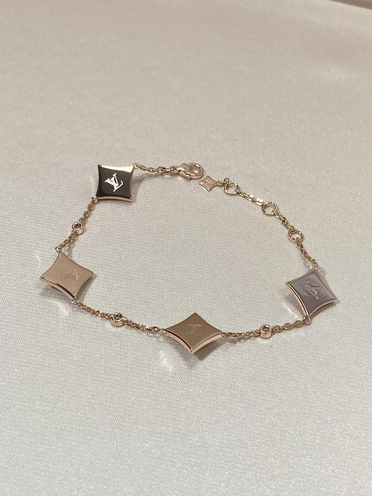 ??MIRA?¡¥STAR 4 MOTIF MOP DIAMOND PINK GOLD BRACELET