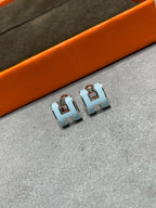 ??MIRA?¡¥POP H SKY BLUE STUD EARRINGS