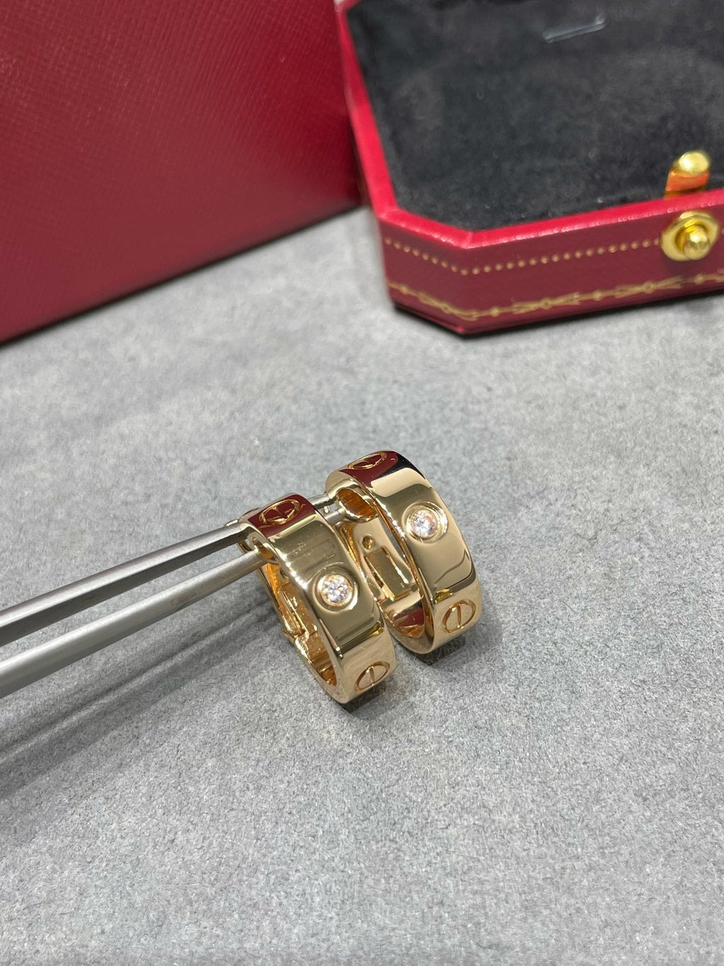 ??MIRA?¡¥LOVE 5.5MM 1 DIAMOND EARRINGS