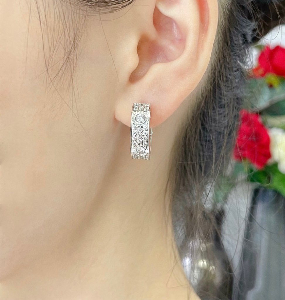 ??MIRA?¡¥LOVE 5.5MM DIAMOND PAVED EARRINGS