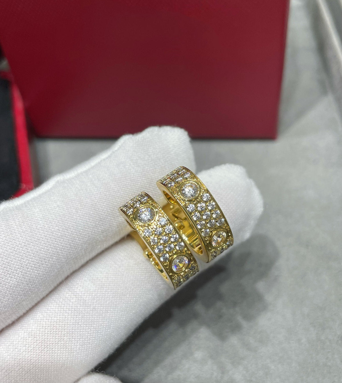 ??MIRA?¡¥LOVE 5.5MM DIAMOND PAVED EARRINGS