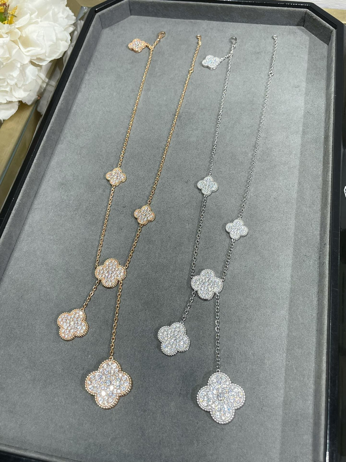 ??MIRA?¡¥CLOVER 6 MOTIF DIAMOND PAVED NECKLACE