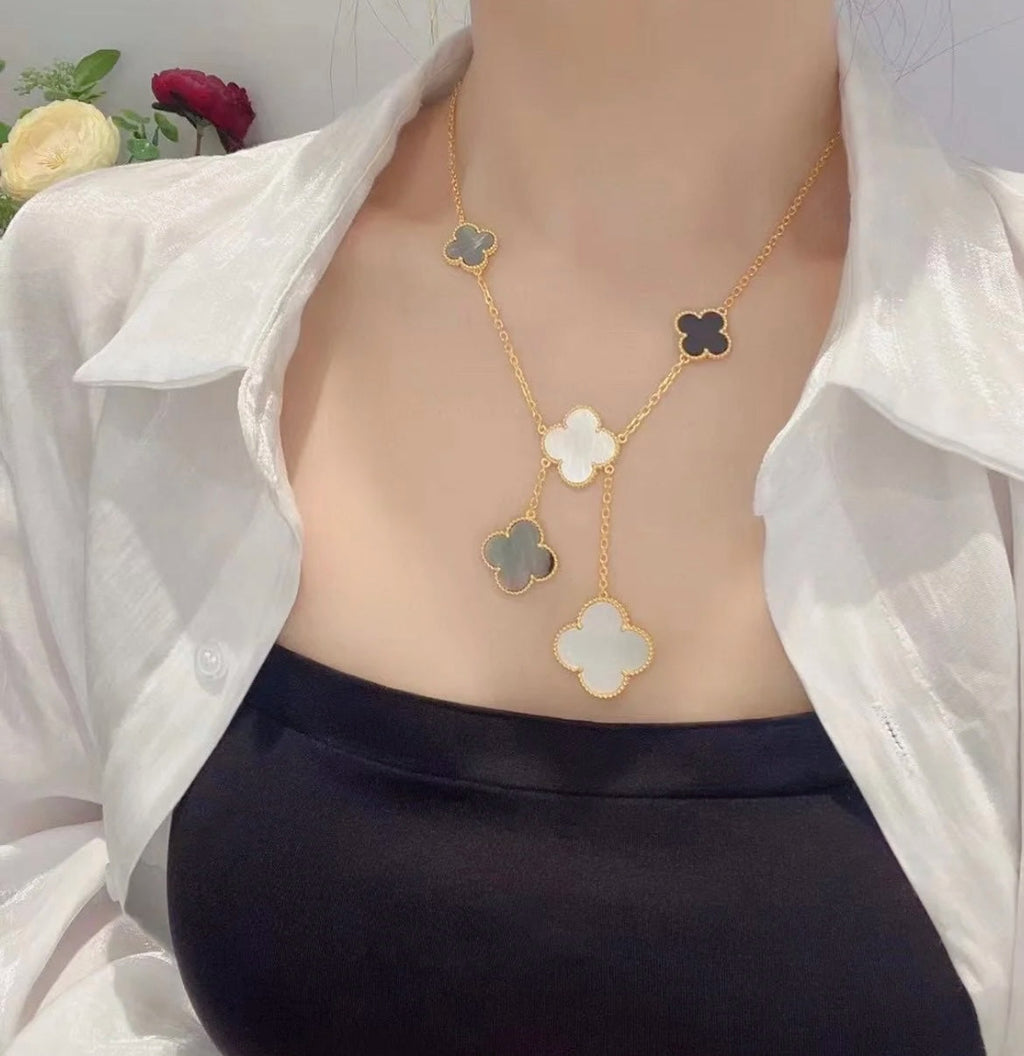 ??MIRA?¡¥CLOVER 6 MOTIF MOP ONYX GOLD NECKLACE