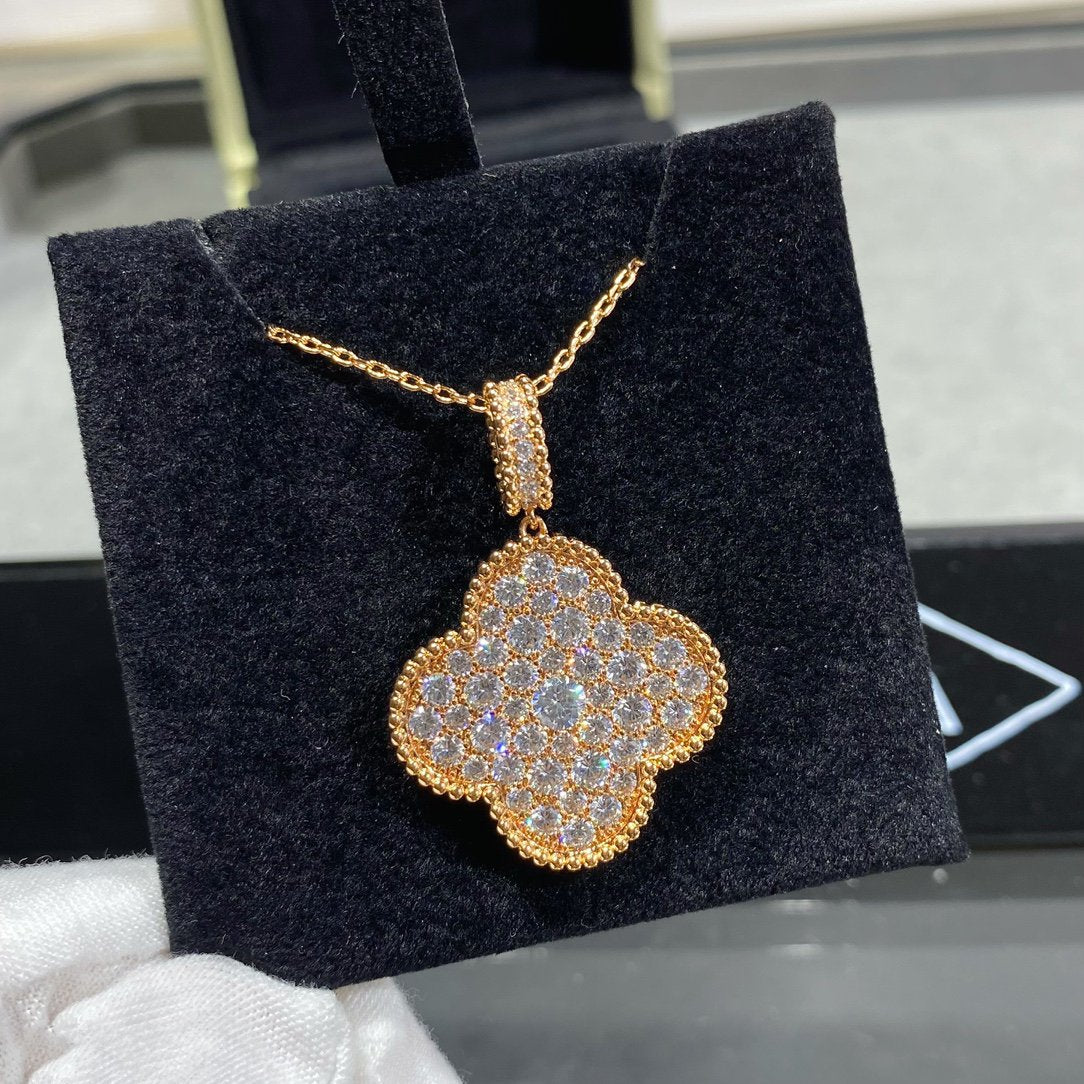 ??MIRA?¡¥CLOVER 25MM LARGE PEDANT DIAMOND PAVED LONG NECKLACE