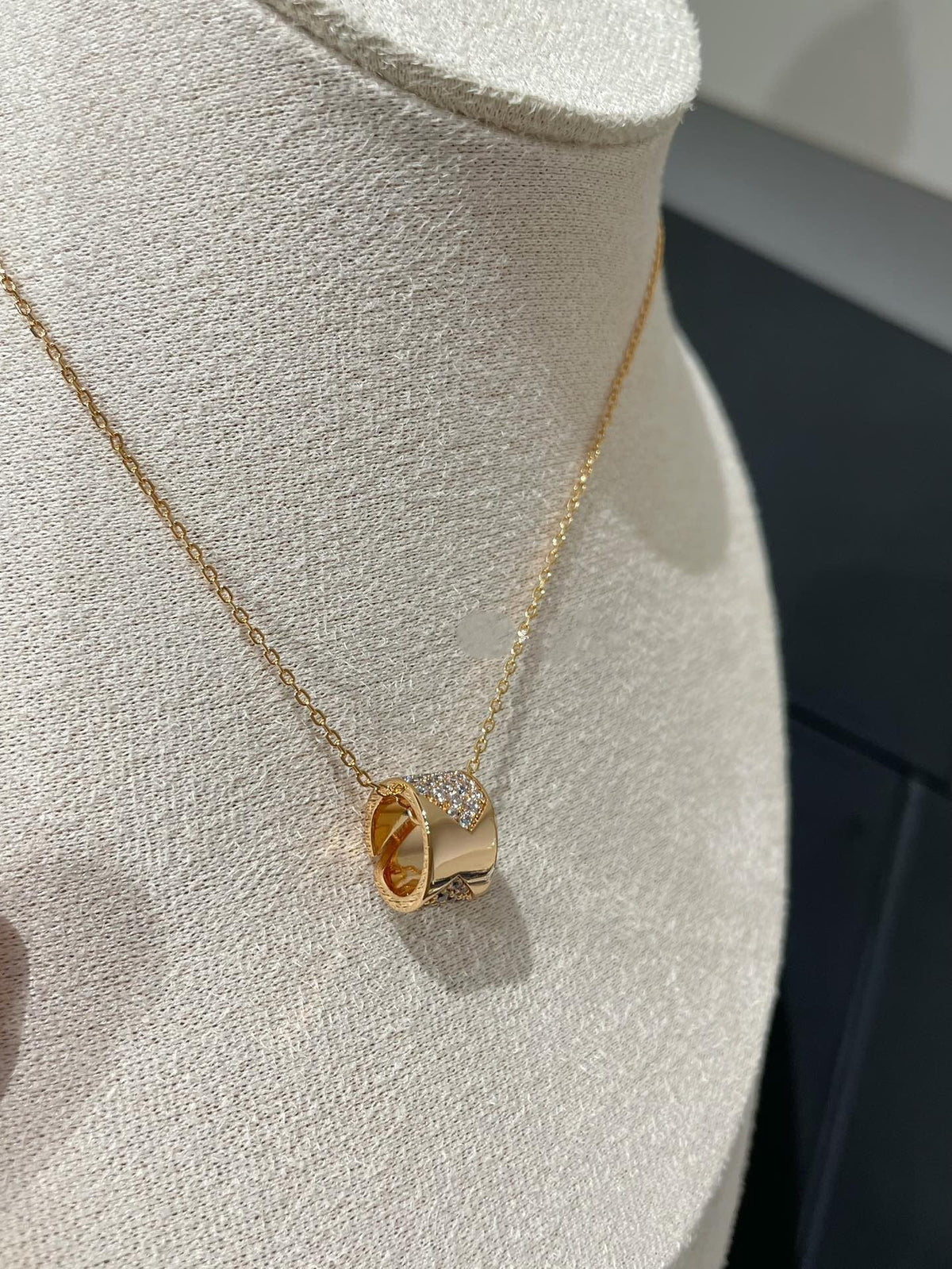 ??MIRA?¡¥LIENS EVIDENCE DIAMOND PAVED NECKLACE