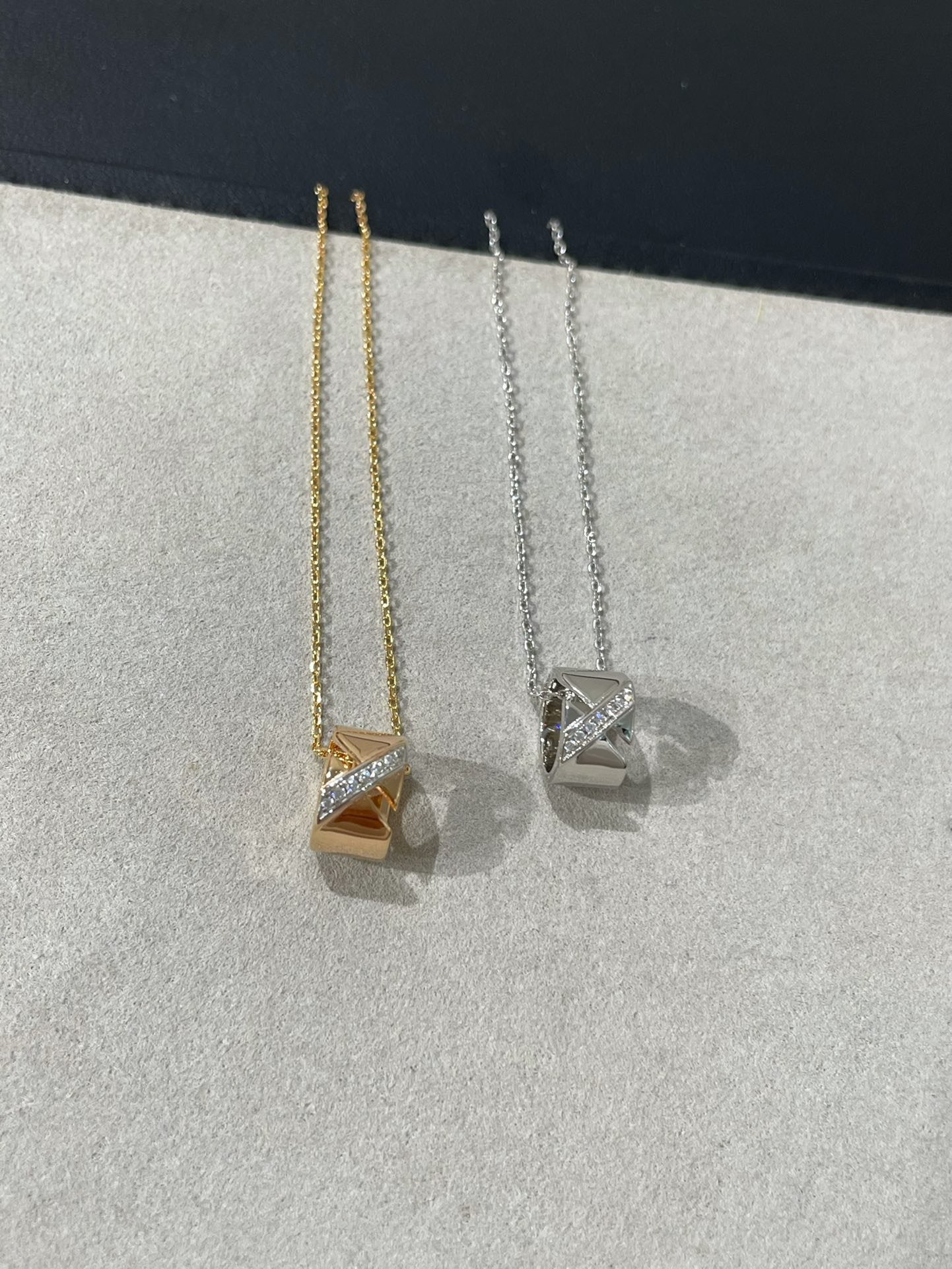 ??MIRA?¡¥LIENS EVIDENCE DIAMOND NECKLACE