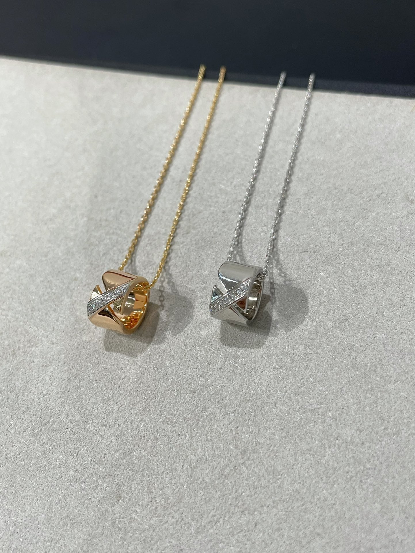 ??MIRA?¡¥LIENS EVIDENCE DIAMOND NECKLACE