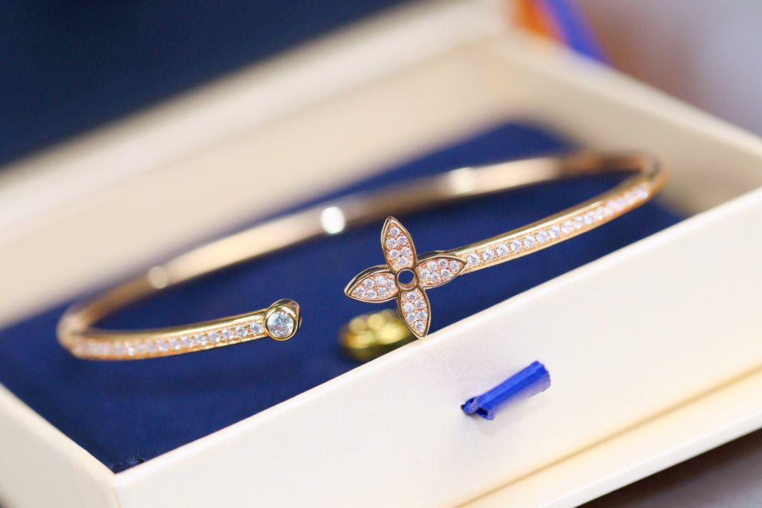 ??MIRA?¡¥IDYLLE PINK GOLD OPEN BRACELET DIAMOND PAVED