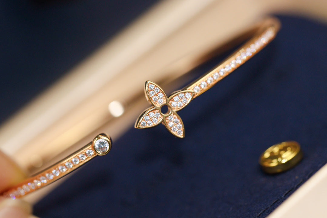 ??MIRA?¡¥IDYLLE PINK GOLD OPEN BRACELET DIAMOND PAVED