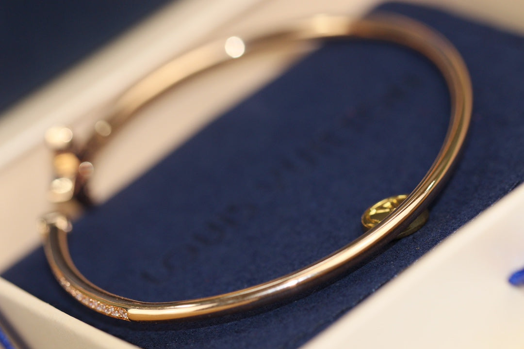 ??MIRA?¡¥IDYLLE PINK GOLD OPEN BRACELET DIAMOND PAVED