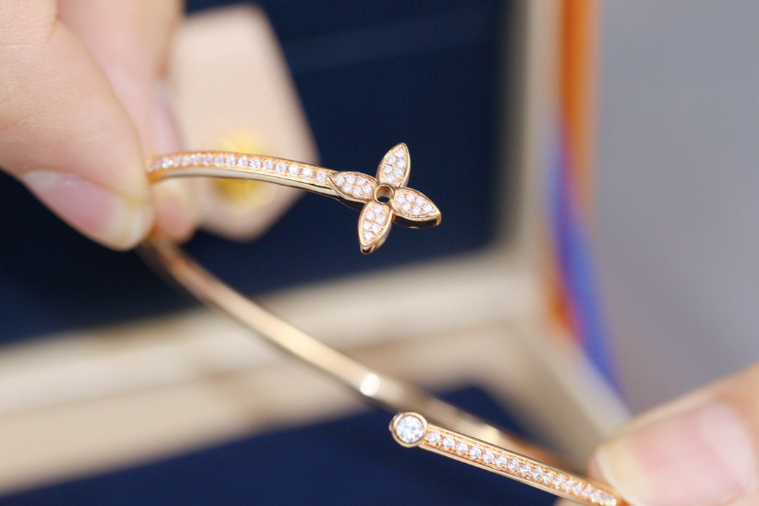 ??MIRA?¡¥IDYLLE PINK GOLD OPEN BRACELET DIAMOND PAVED