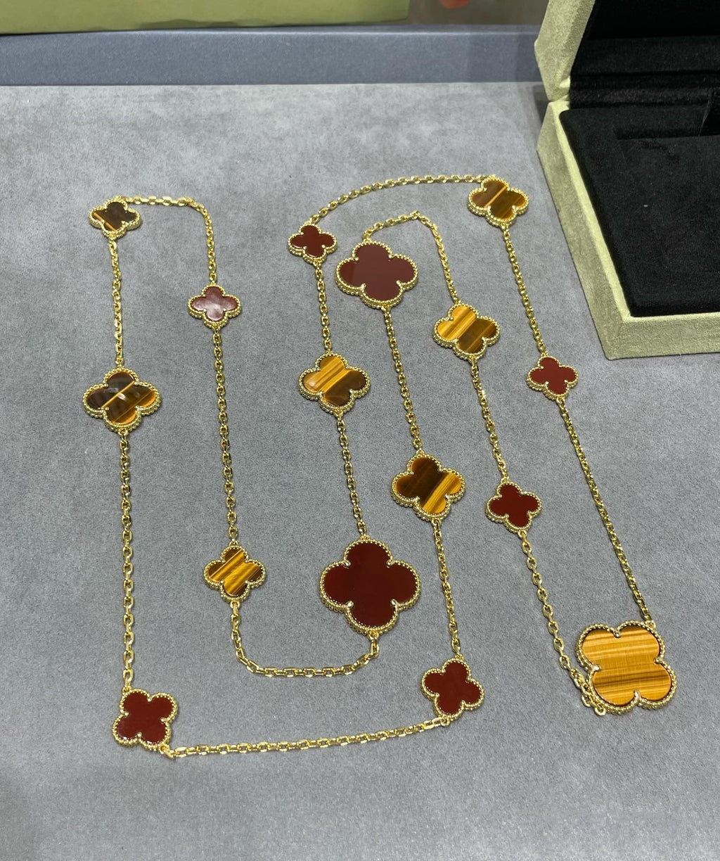 ??MIRA?¡¥CLOVER 16 MOTIF CARNELIAN TIGER EYE ROSE GOLD NECKLACE
