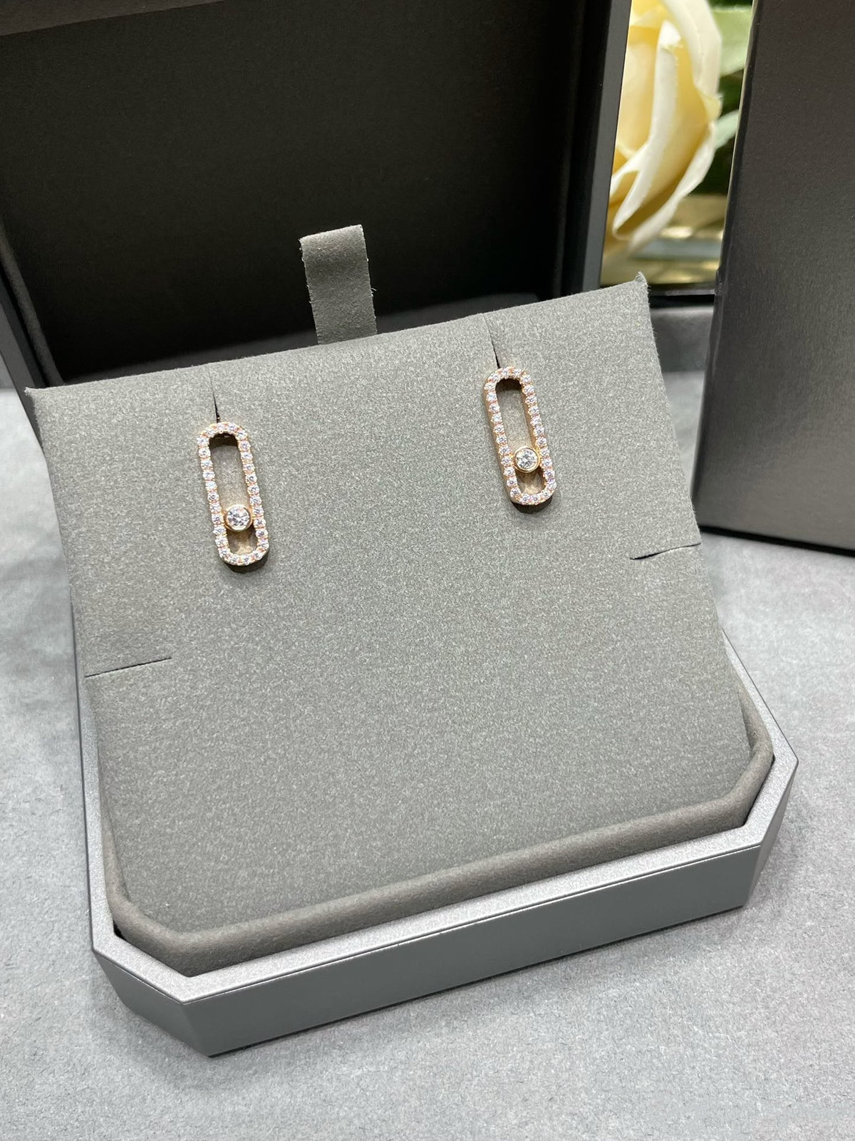 [MIRA] MOVE UNO STUD DIAMOND PAVED EARRINGS
