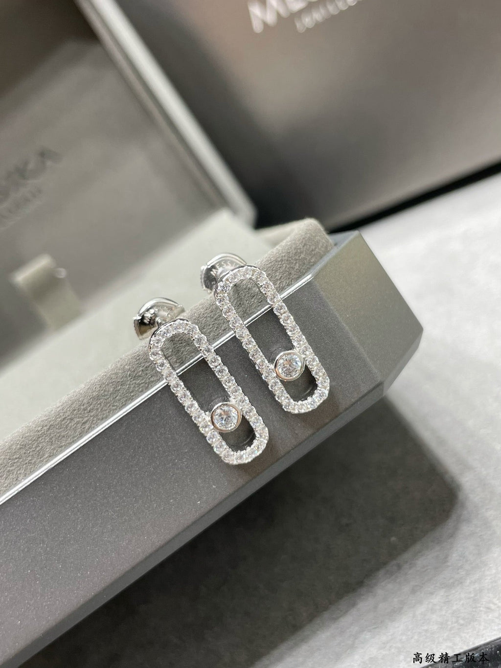 [MIRA] MOVE UNO STUD DIAMOND PAVED EARRINGS