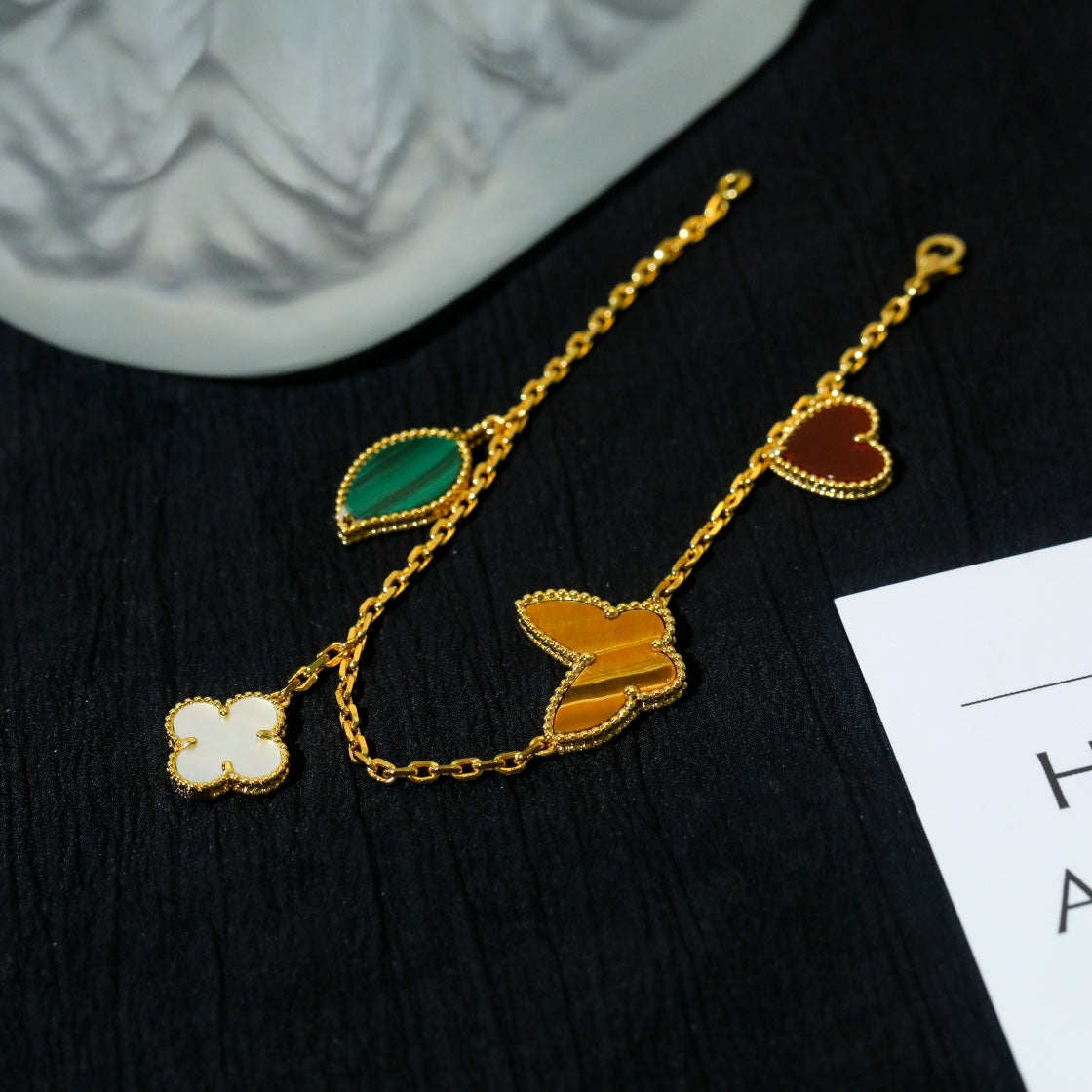 ??MIRA?¡¥LUCKY SPRING 5 MOTIF GOLD BRACELET