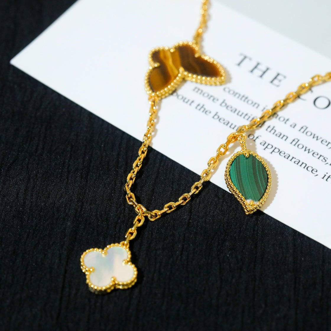 ??MIRA?¡¥LUCKY SPRING 5 MOTIF GOLD BRACELET