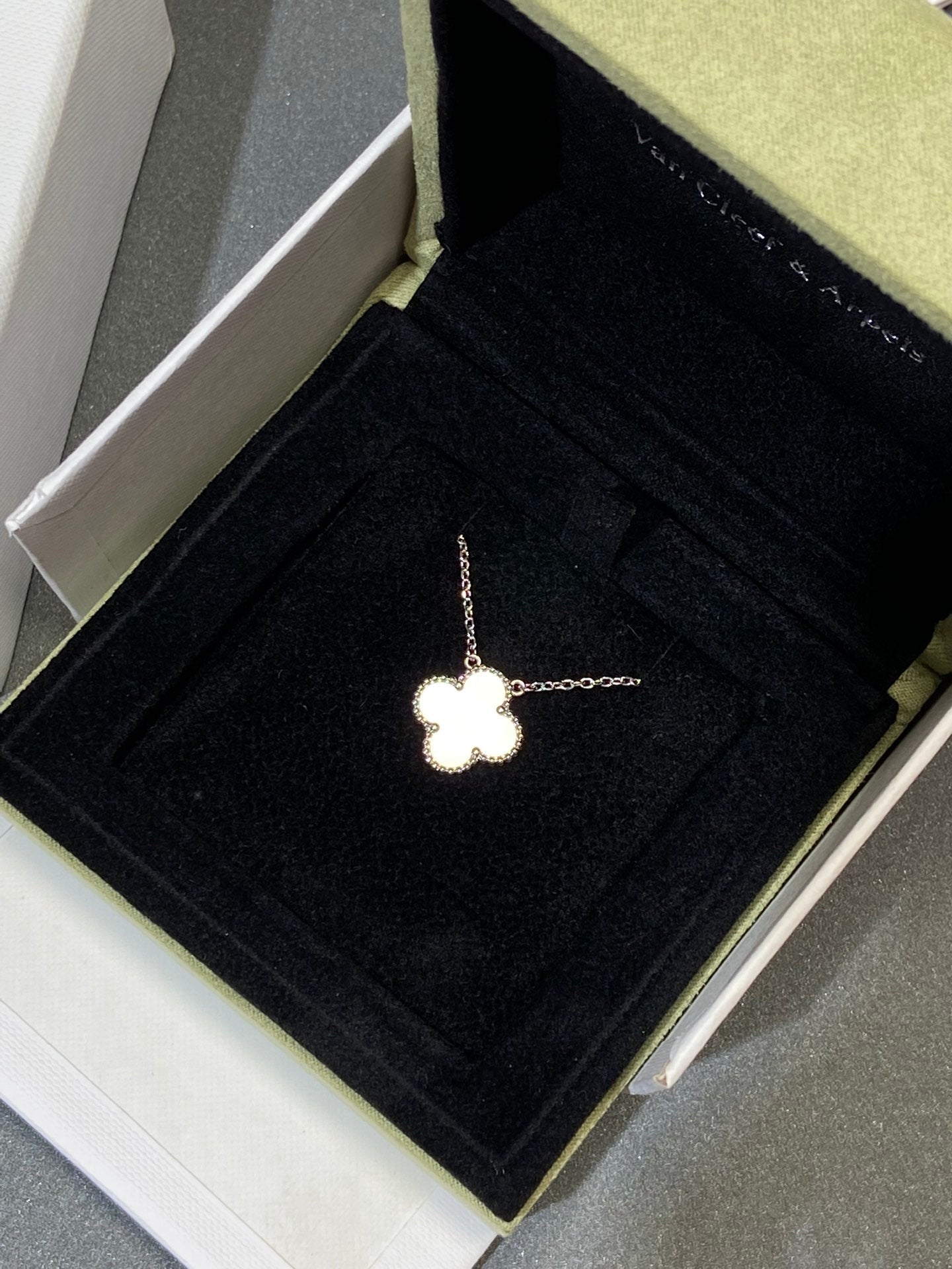 ??MIRA?¡¥CLOVER MEDIUM SILVER WHITE MOP NECKLACE