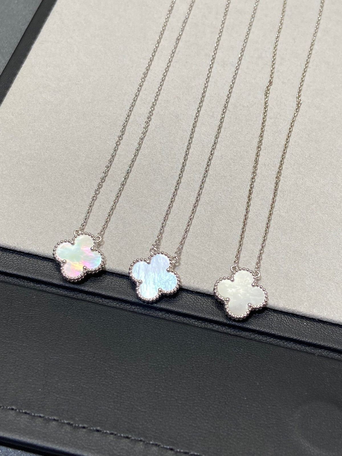??MIRA?¡¥CLOVER MEDIUM SILVER WHITE MOP NECKLACE