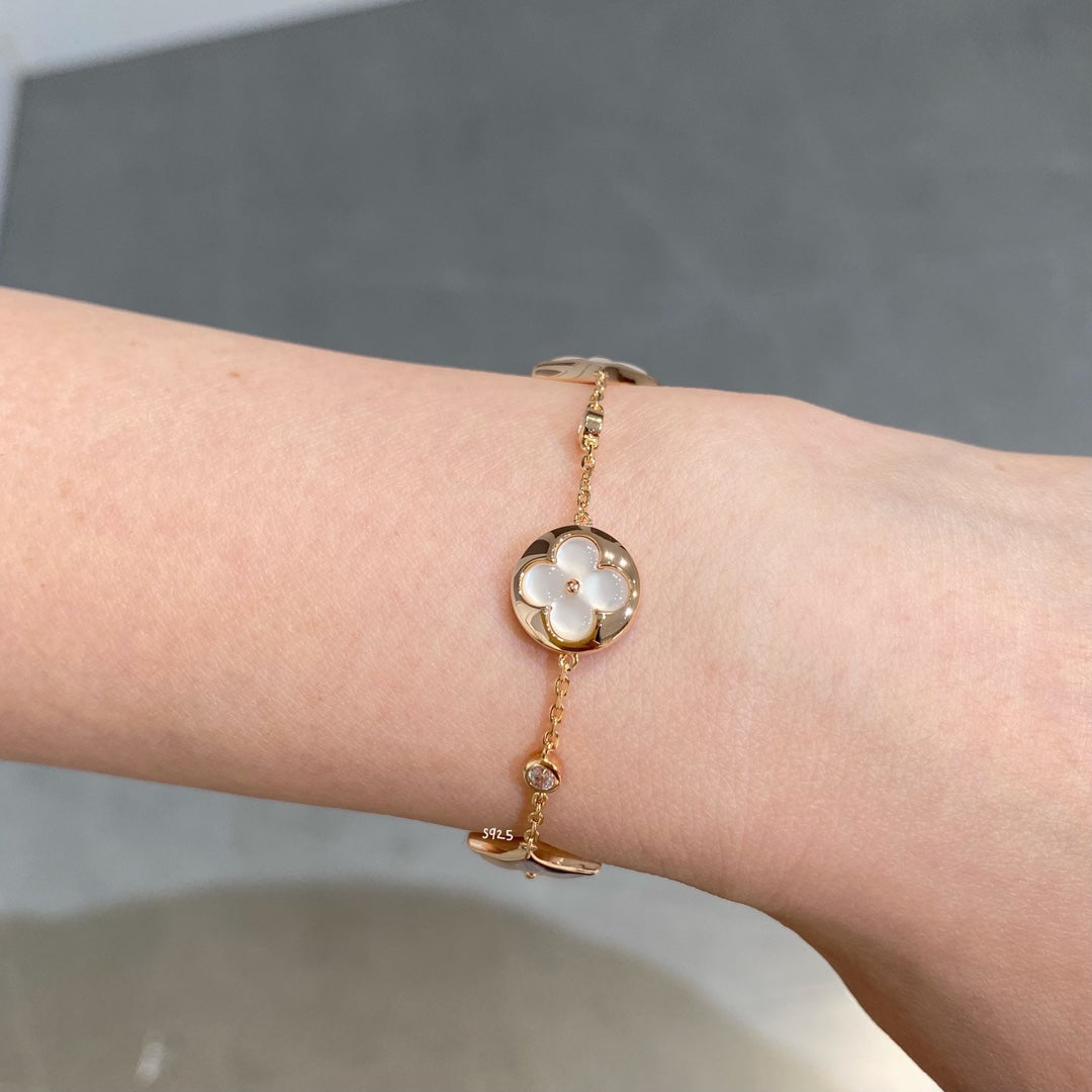 ??MIRA?¡¥STAR AND SUN 4 MOTIF WHITE MOP PINK GOLD BRACELET