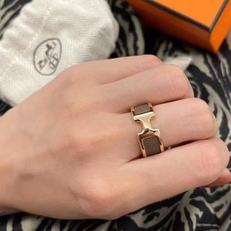 ??MIRA?¡¥OLYMPE PINK GOLD RING