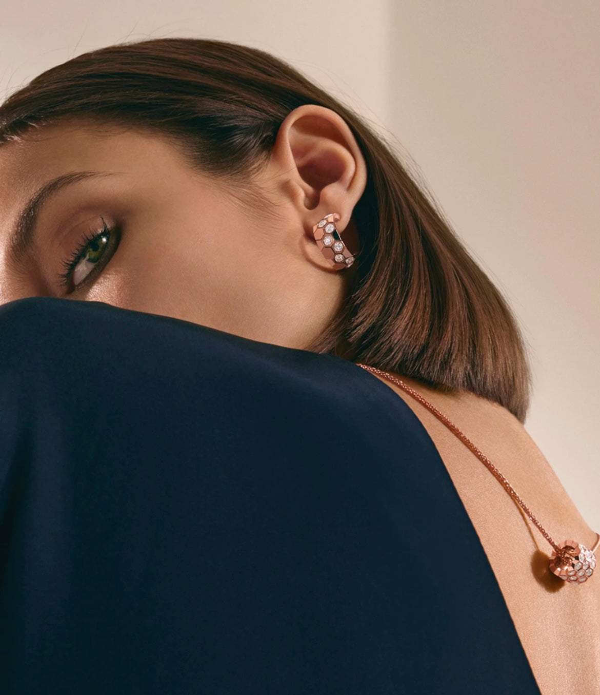 ??MIRA?¡¥BEE LOVE DIAMOND HOOP EARRINGS