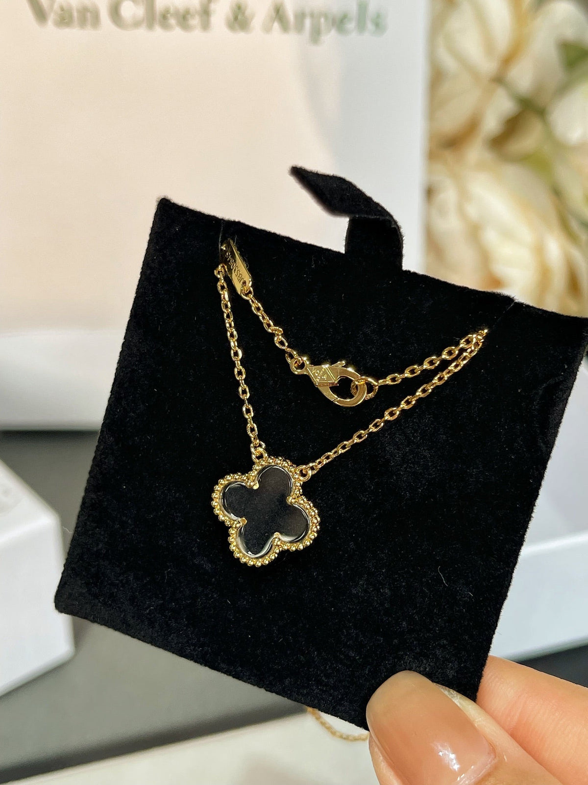 ??MIRA?¡¥CLOVER ROCK CRYSTAL ROSE GOLD NECKLACE