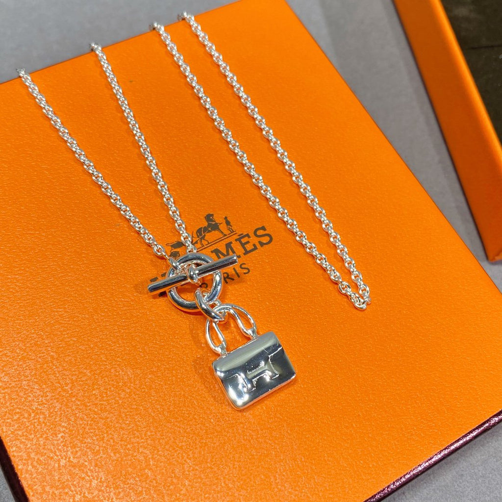 ??MIRA?¡¥CONSTANCE PEDANT SILVER NECKLACE