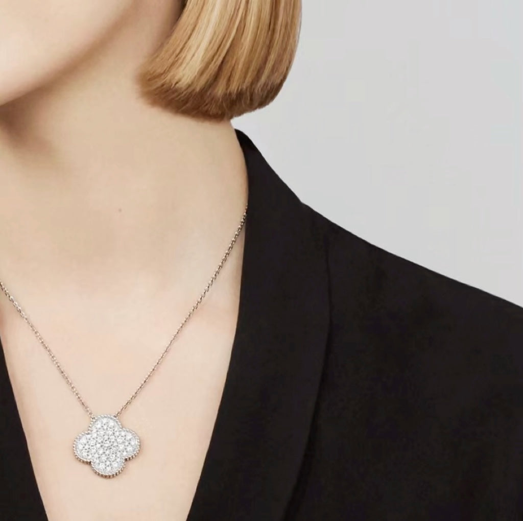 ??MIRA?¡¥CLOVER 25MM LARGE PENDANT DIAMOND PAVED SILVER NECKLACE