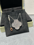 ??MIRA?¡¥CLOVER 25MM LARGE PENDANT DIAMOND PAVED SILVER NECKLACE