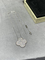 ??MIRA?¡¥CLOVER 25MM LARGE PENDANT DIAMOND PAVED SILVER NECKLACE