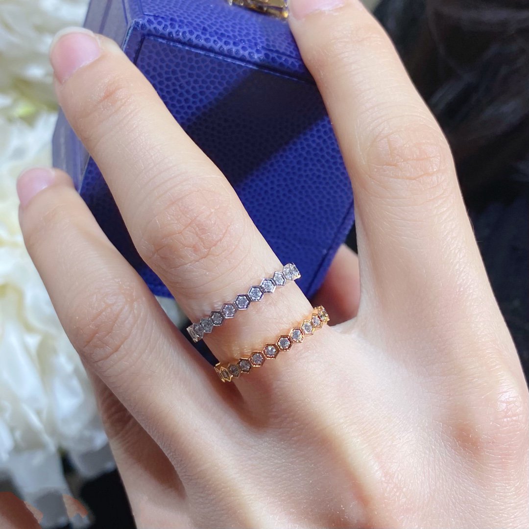 ??MIRA?¡¥BEE LOVE DIAMOND PAVED SMALL RING