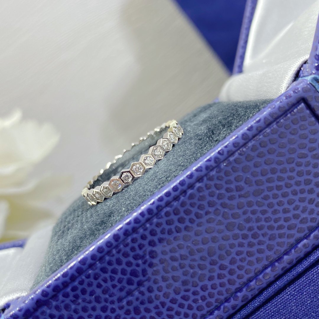 ??MIRA?¡¥BEE LOVE DIAMOND PAVED SMALL RING
