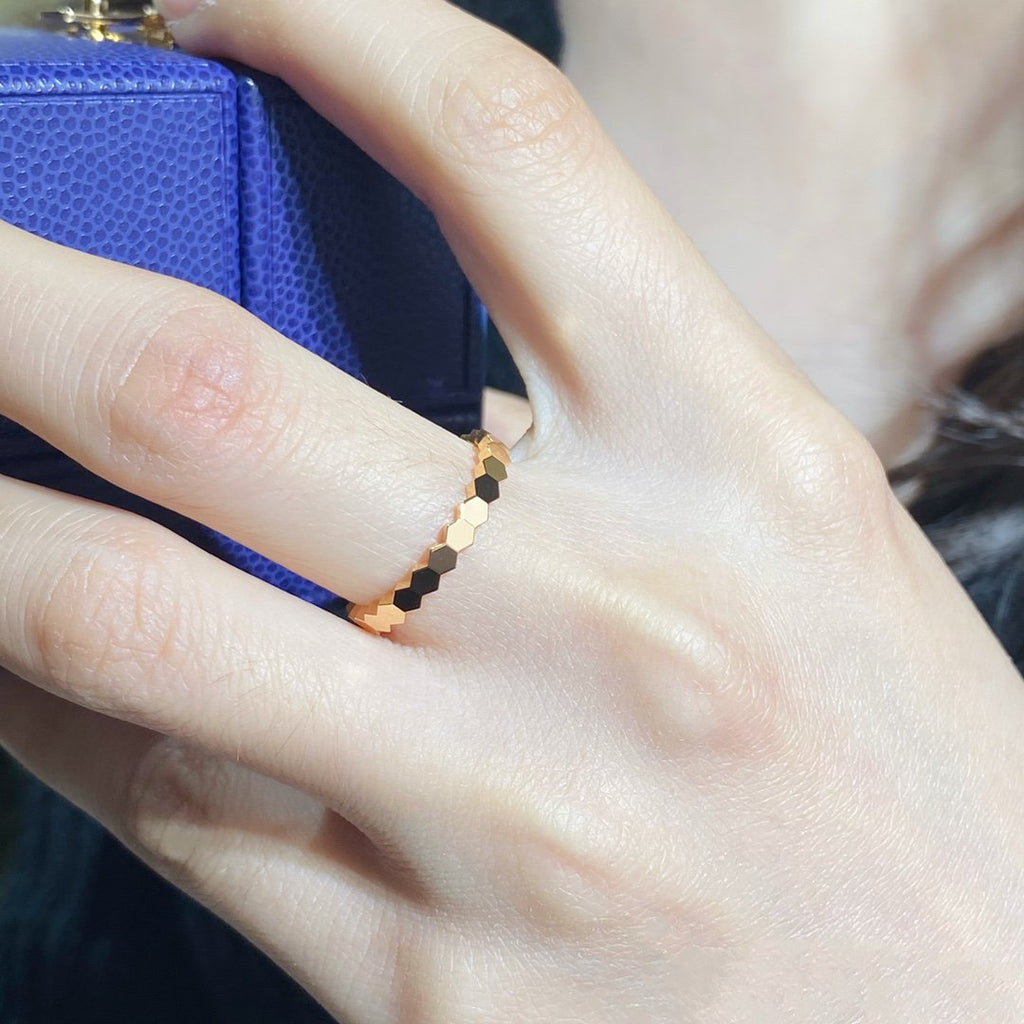 ??MIRA?¡¥BEE LOVE SMALL RING
