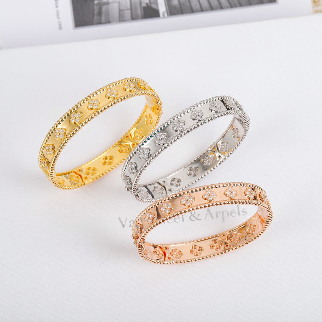 ??MIRA?¡¥CLOVER BRACELET 8MM DIAMONDS