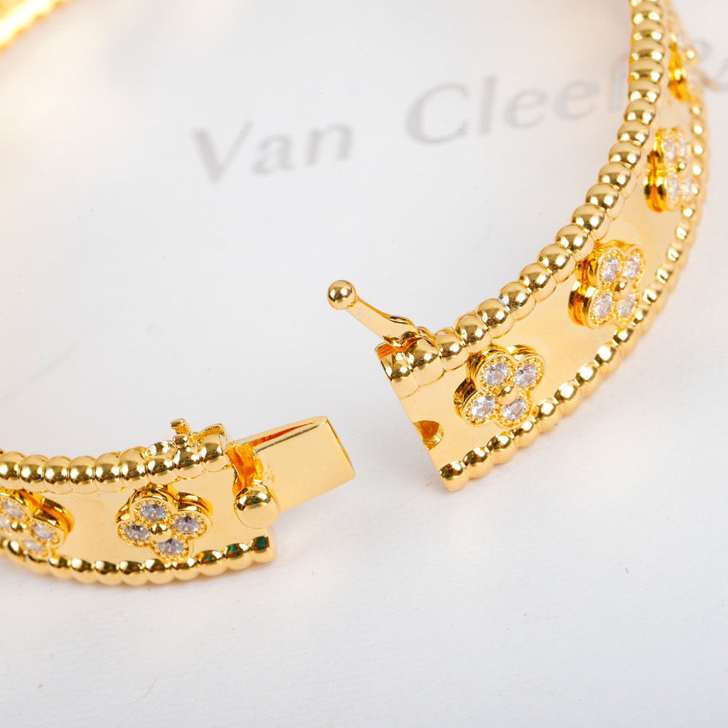 ??MIRA?¡¥CLOVER BRACELET 8MM DIAMONDS