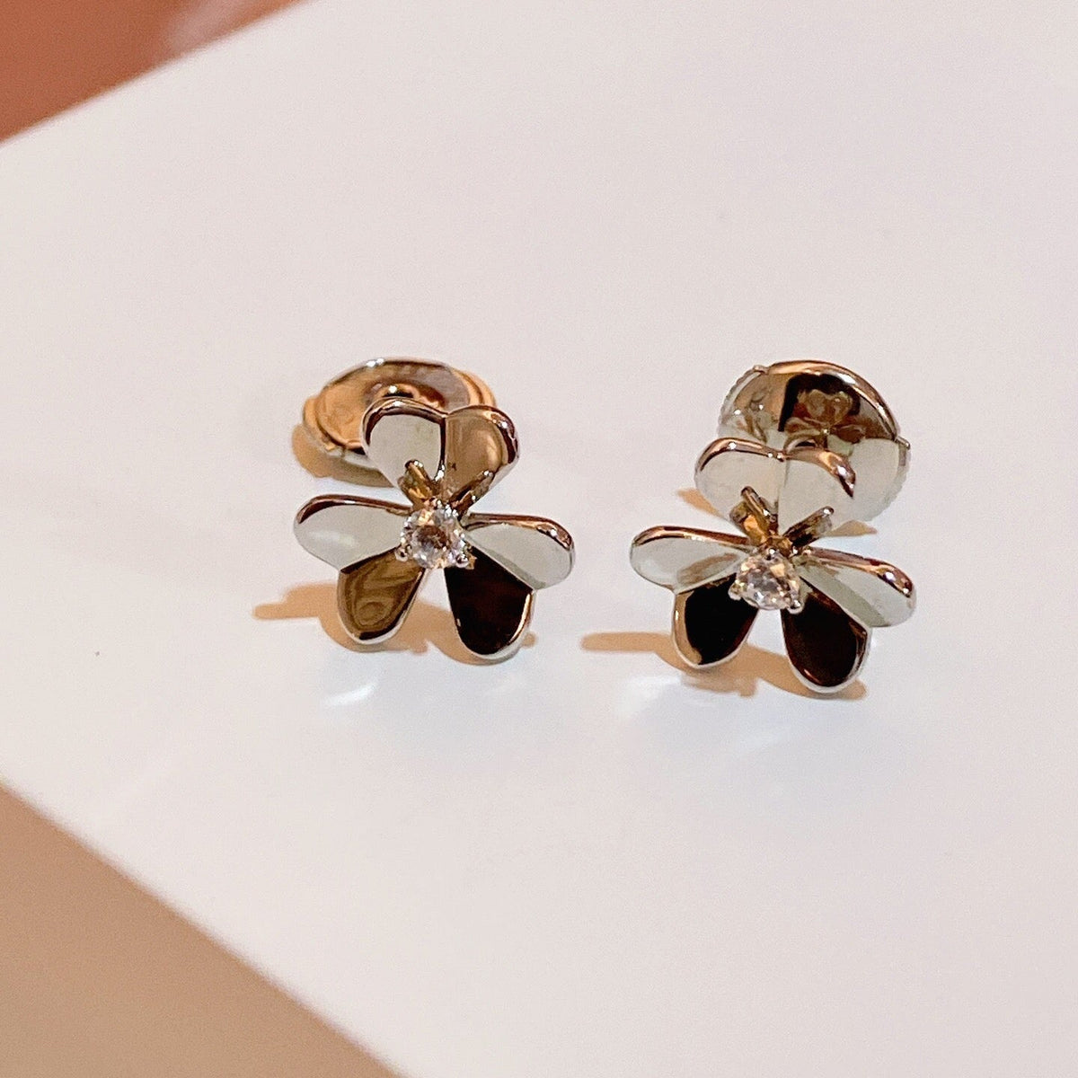 ??MIRA?¡¥FRIVOLE MINI FLOWER EARRINGS