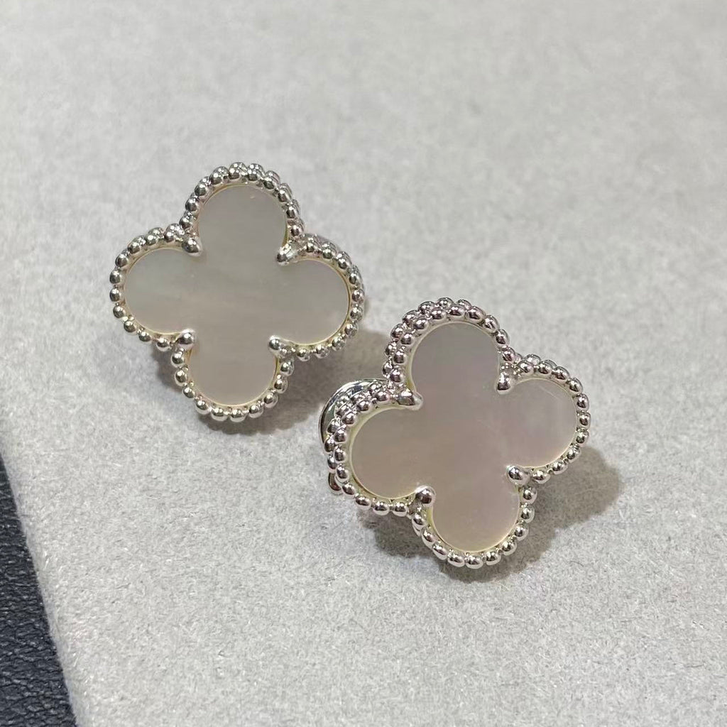 [MIRA] CLOVER LARGE (20mm) 1 MOTIFS WHITE MOP STUD EARRINGS