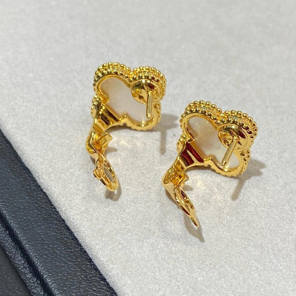 [MIRA] CLOVER LARGE (20mm) 1 MOTIFS WHITE MOP STUD EARRINGS
