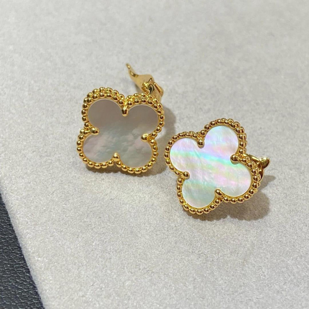 [MIRA] CLOVER LARGE (20mm) 1 MOTIFS WHITE MOP STUD EARRINGS