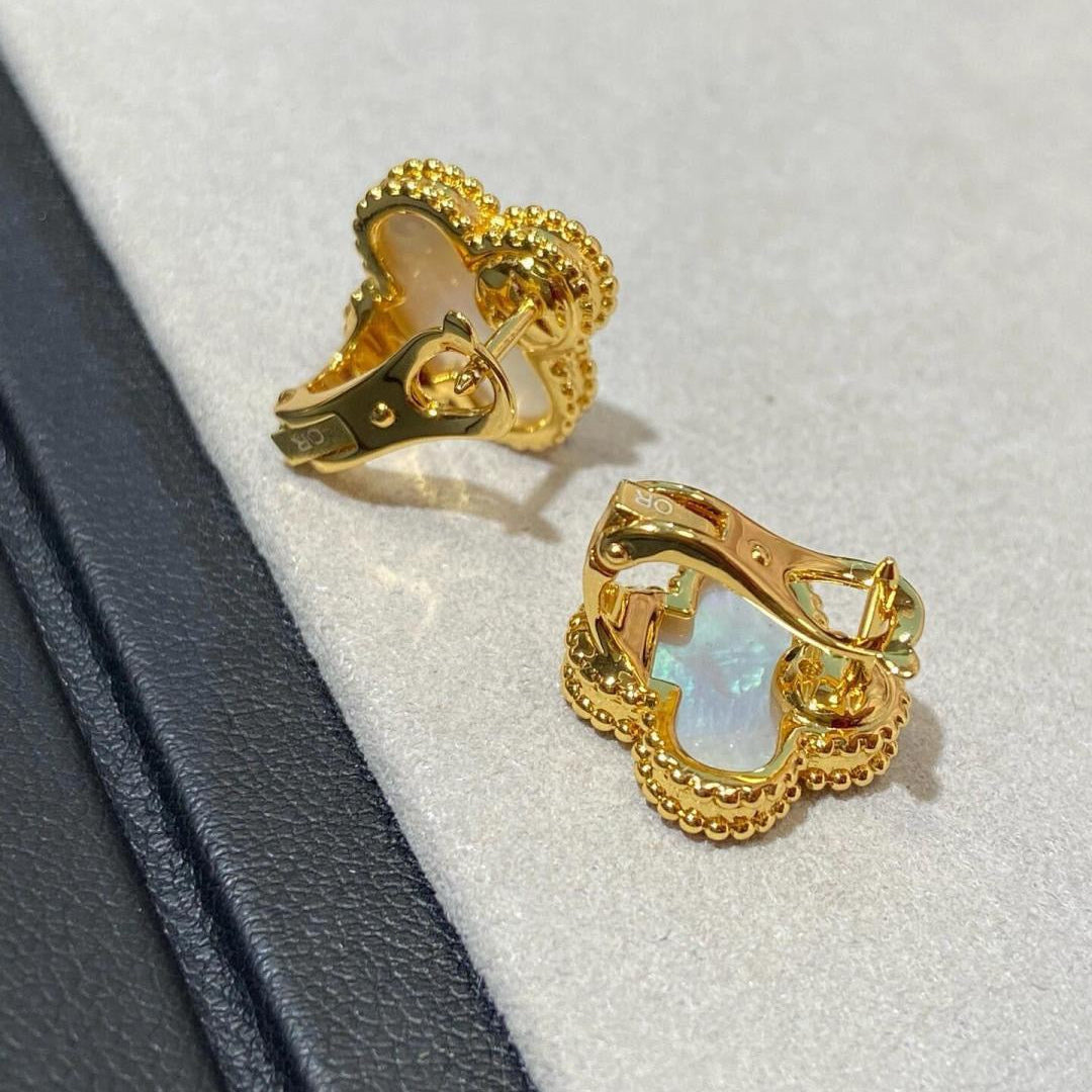 [MIRA] CLOVER LARGE (20mm) 1 MOTIFS WHITE MOP STUD EARRINGS