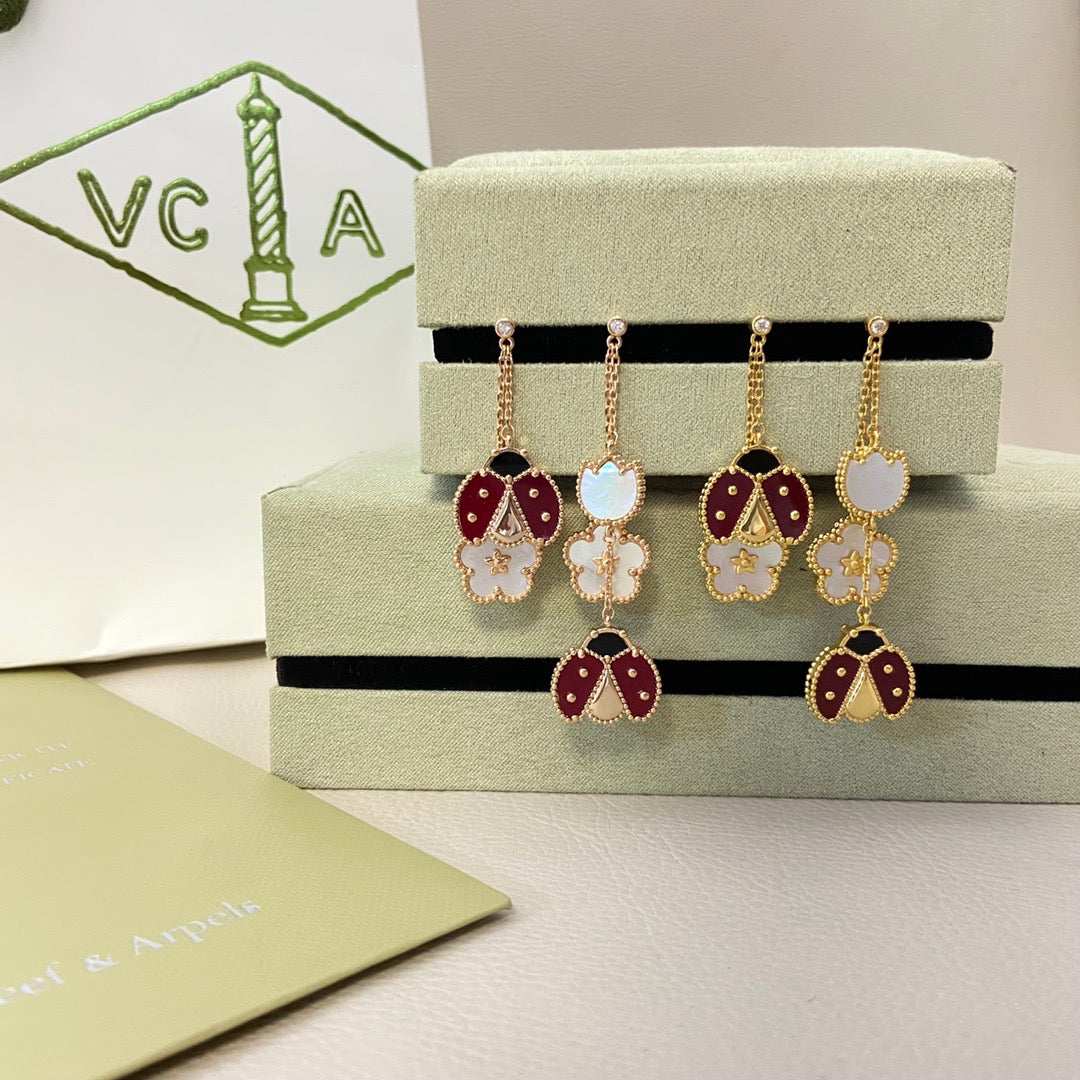 ??MIRA?¡¥LUCKY LADYBUG WHITE MOP EARRINGS