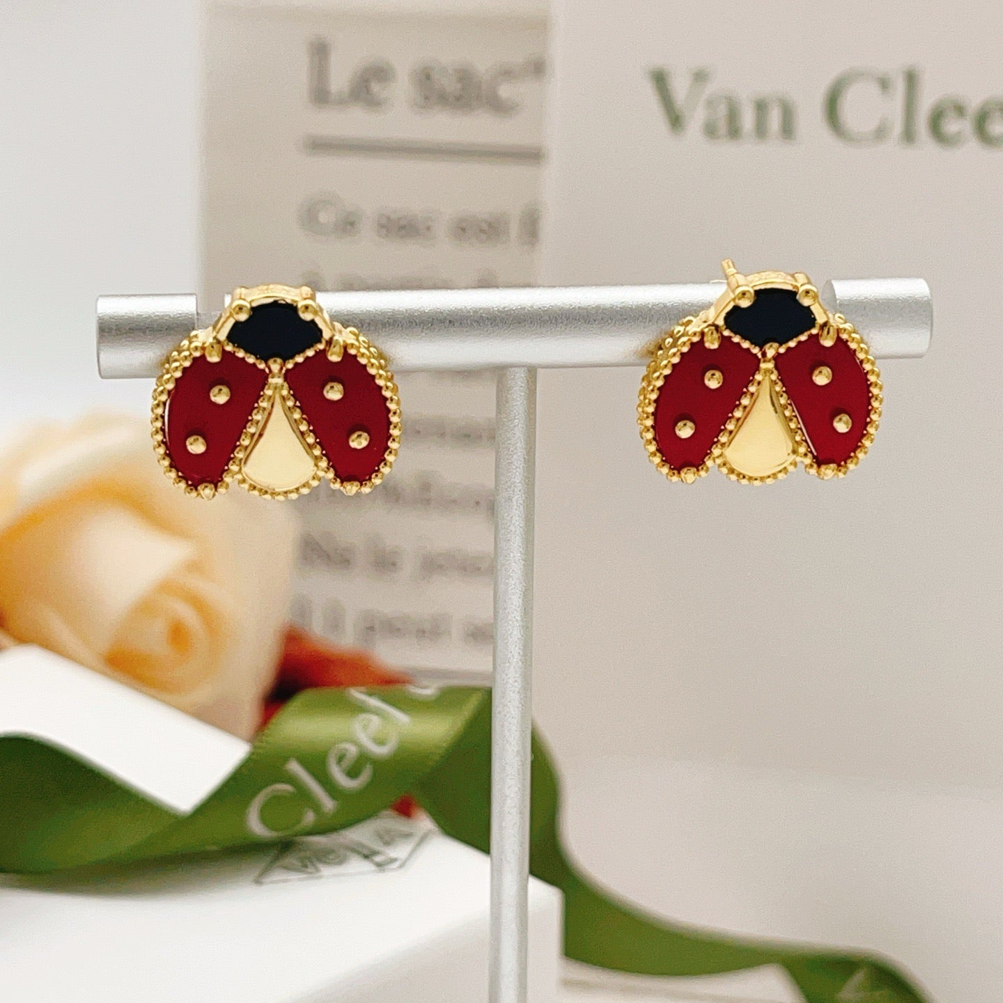 ??MIRA?¡¥LUCKY LADYBUG EARRINGS