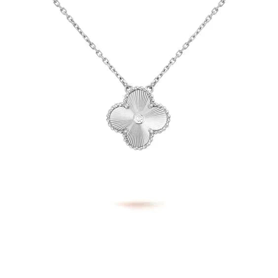 ??MIRA?¡¥CLOVER  15MM DIAMOND LASER NECKLACE SILVER