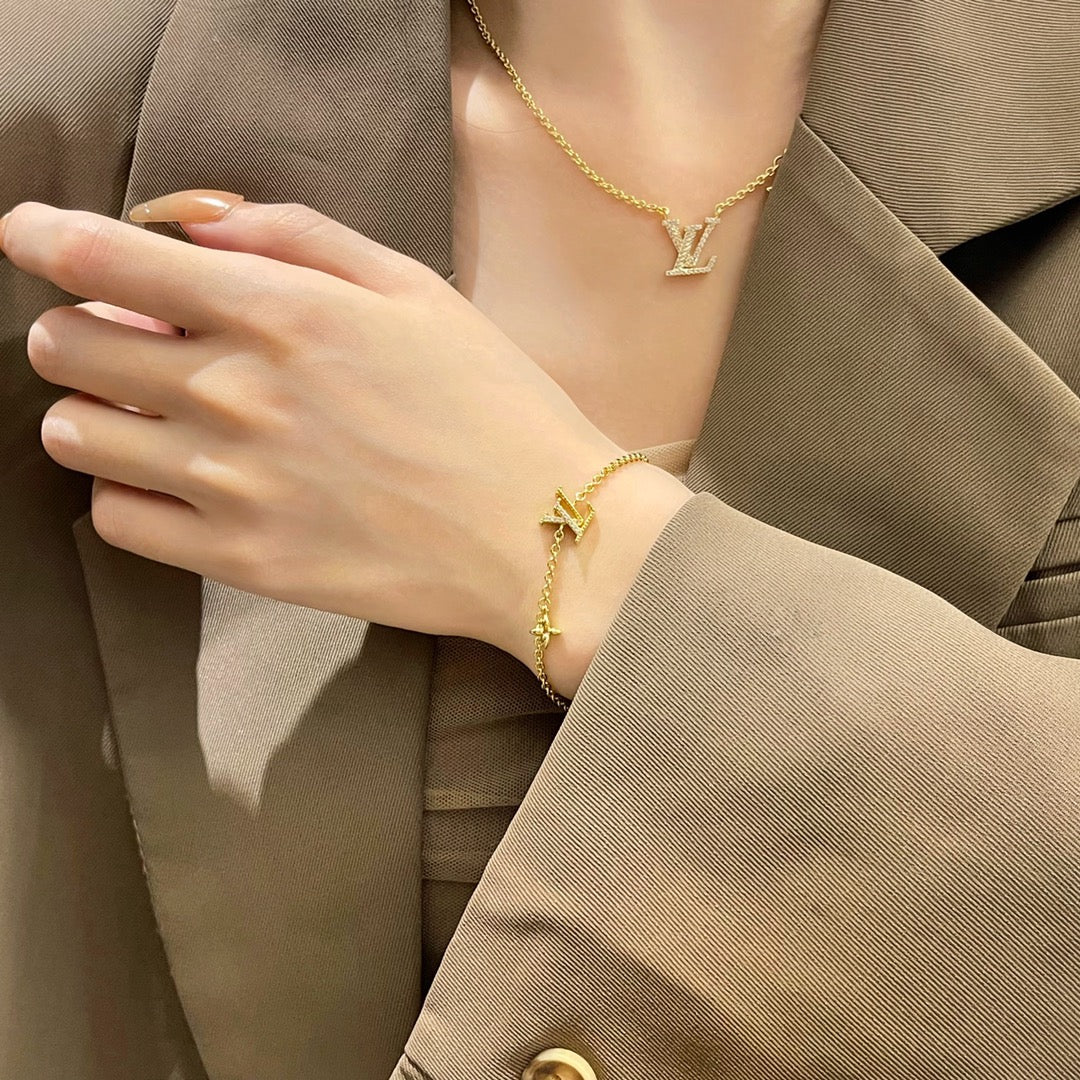 ??MIRA?¡¥LOGO STAR MOTIF GOLD BRACELET