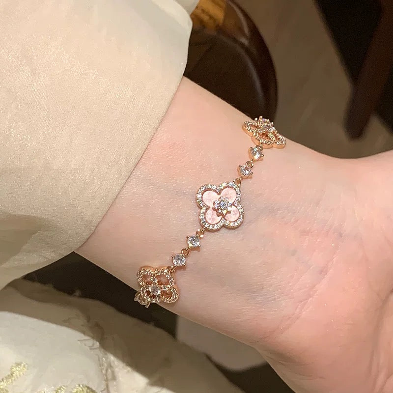 ??MIRA?¡¥CLOVER 5 MOTIF PINK BLUE RED WHITE BRACELET