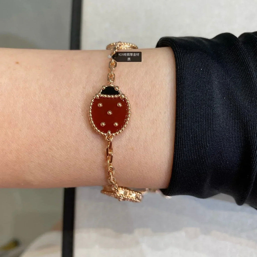 ??MIRA?¡¥LUCKY SPRING 5 MOTIF BRACELET