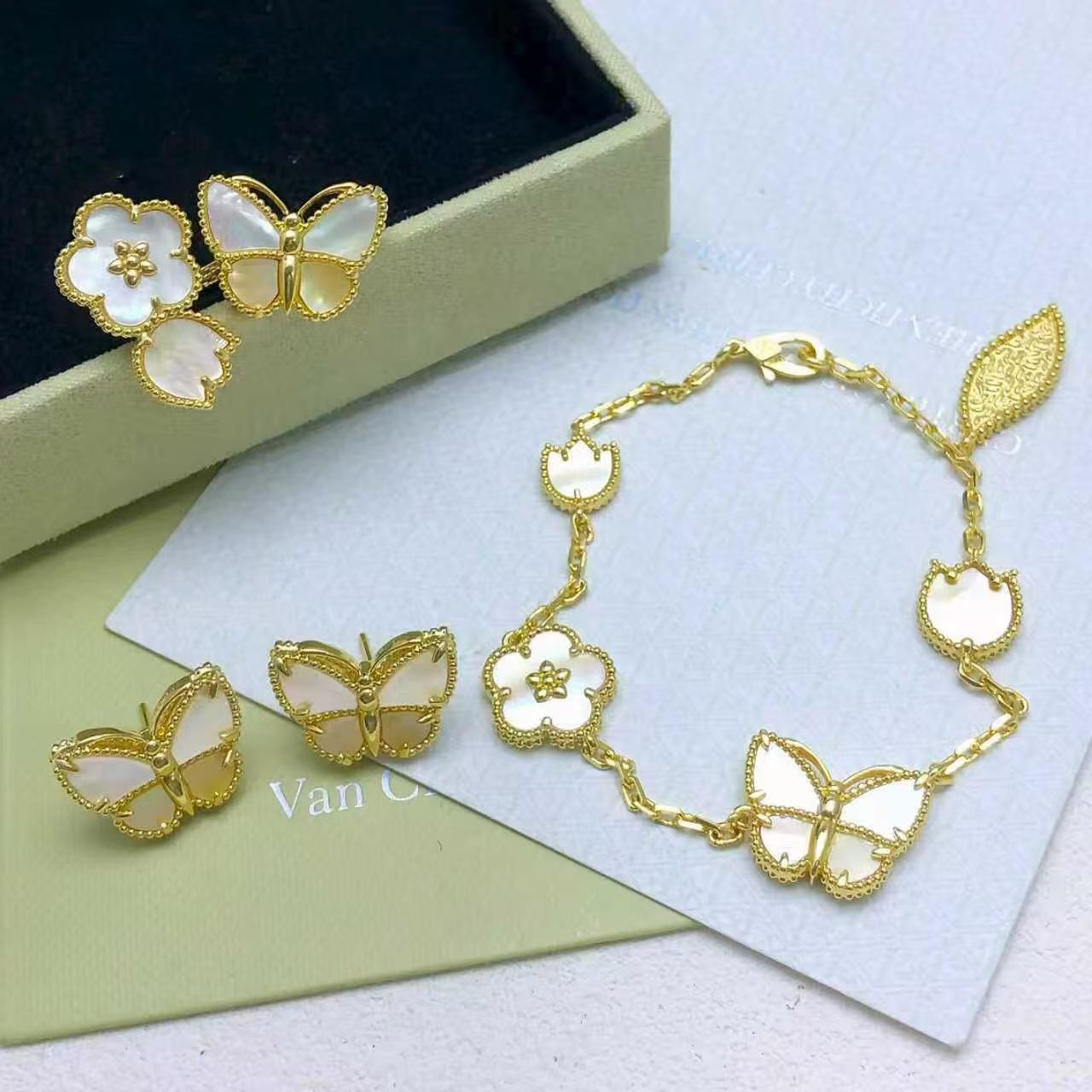 [MIRA] 26 NEW CLOVER LUCKY LIGHT YELLOW AND WHITE SET