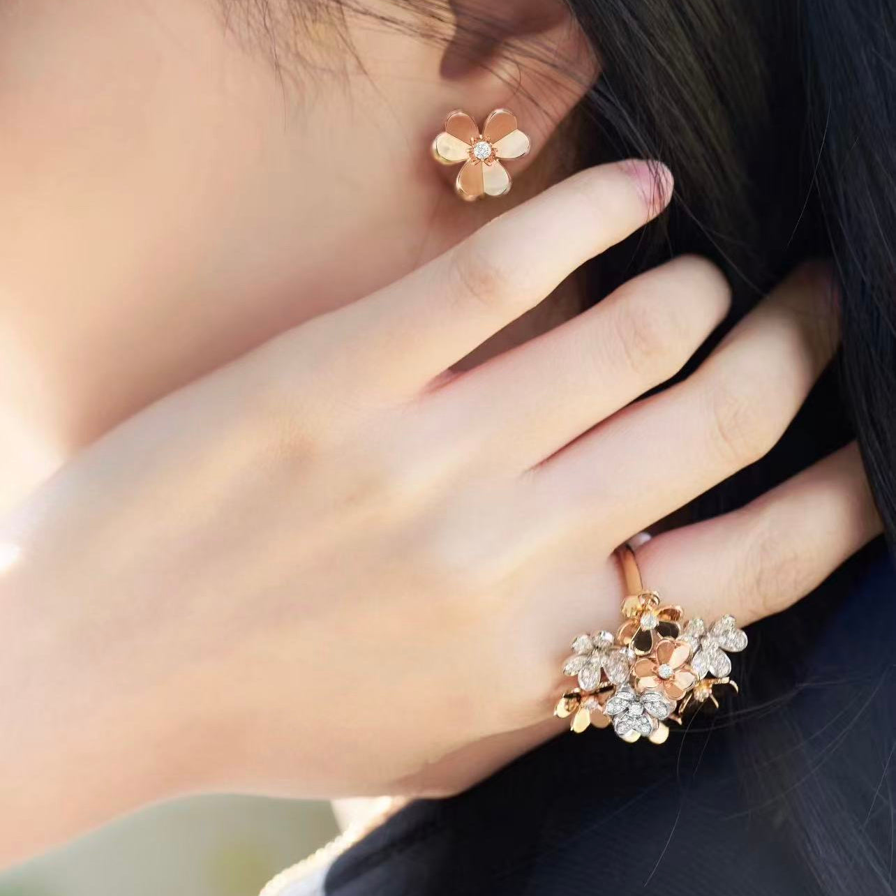 ??MIRA?¡¥FRIVOLE MINI FLOWER EARRINGS