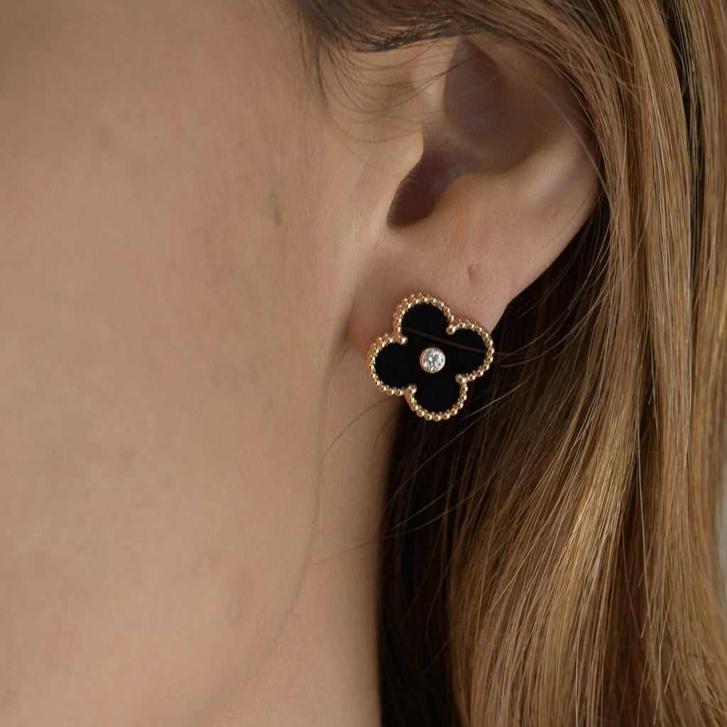 ??MIRA?¡¥CLOVER MEDIUM 1 MOTIFS ONYX DIAMOND EARRINGS